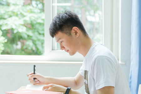 报考在职研究生选择华北电力大学需不需要参加考试？