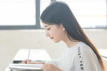 俄语笔译非全日制研究生开课院校
