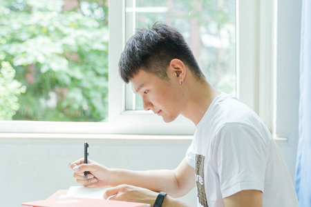 南京大学在职研究生学费