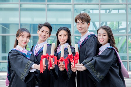 高级工商管理国际博士学制学费？