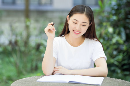 广东外语外贸大学在职研究生考试考什么科目