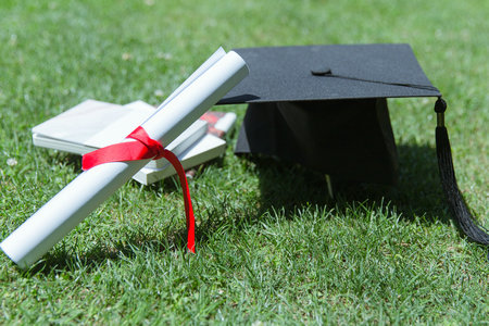 西班牙巴塞罗那大学国际博士学费一览表