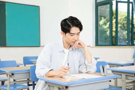 2024年报考南京航空航天大学金融专硕需要满足什么条件？