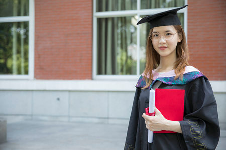 报考职业经理高级研修班需要多少钱，学费贵吗？