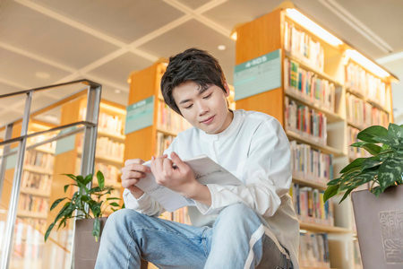 法律（法学）非全日制研究生学费一年多少钱？