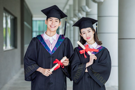 新闻与传播非全日制研究生学费一览表2024年！一年多少钱？