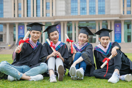 报考新闻传播学高级研修班需要多少钱，学费贵吗？