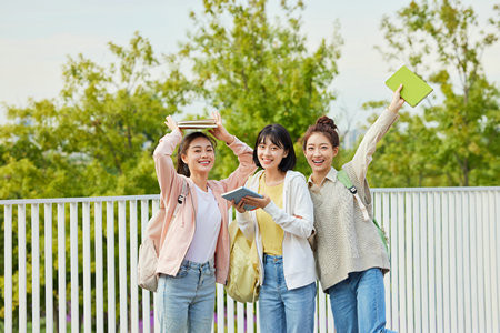 运动训练非全日制研究生学费一年多少钱？
