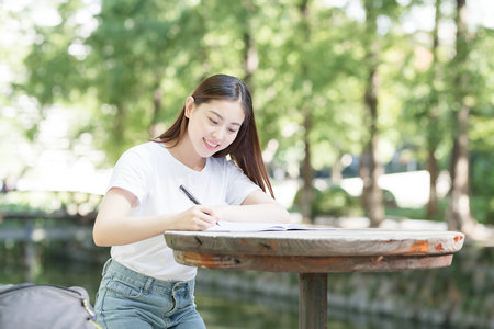 中国语言文学在职研究生报名及考试时间
