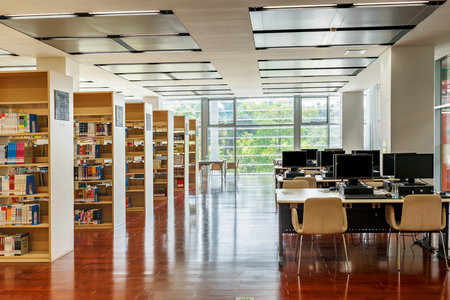 专科可以报考法国巴黎学院国际博士吗？