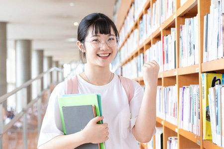 英国格鲁斯特大学国际硕士考试考什么科目？