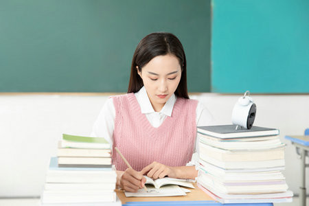 2026法国ISG高等管理学院国际博士考试考什么科目？