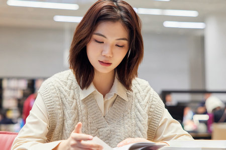 报考法国高等科学技术与经济（ISTEC）商业学院有考试分数线吗