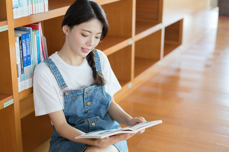 报考香港浸会大学有考试分数线吗