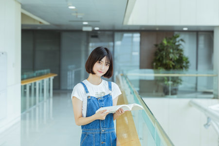 西班牙武康大学招生流程