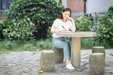 经济学国际博士招生时间