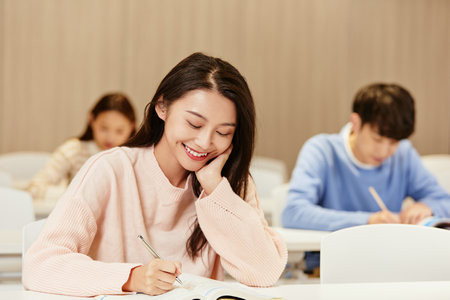 上海财经大学新闻学在职研究生招生对象