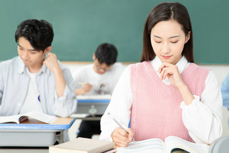中央兰开夏大学招生条件有哪些