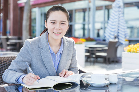 2026数字经济与产业创新中外合办招生对象有哪些？