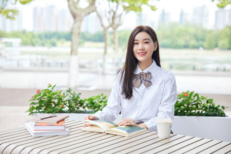 2026罗维拉·依维尔基里大学国际硕士招生条件