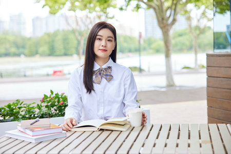 美国琼斯国际大学国际博士招生时间