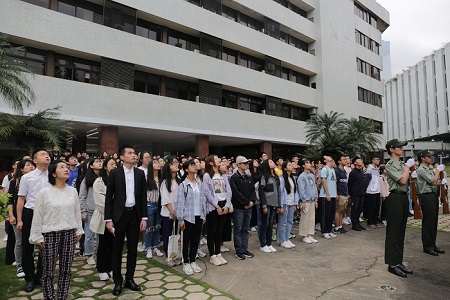 升旗仪式顺利举行图片03
