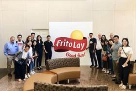 全体同学参观Frito-Lay company