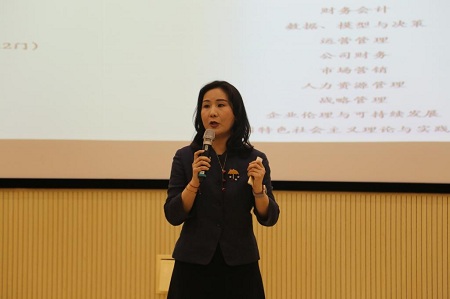 MBA教育中心副主任贾晓菁
