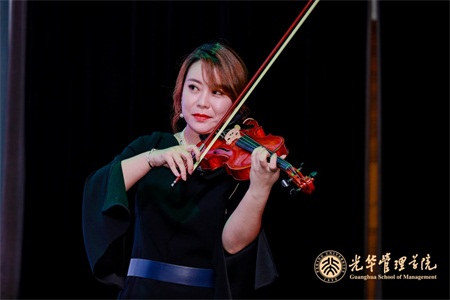 EMBA校友及校友孩子的精彩表演