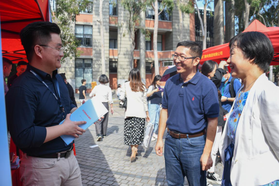 厦门大学管理学院第十四届校友企业专场招聘会顺利举行