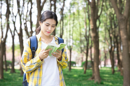 上海对外经贸大学在职研究生免试入学吗