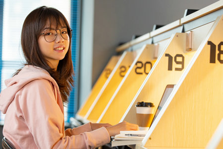 英国华威大学国际博士毕业证书