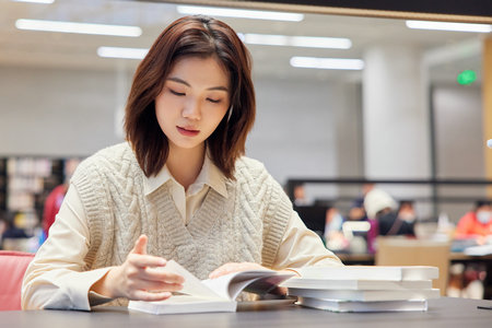 西班牙内布里哈大学招生方式