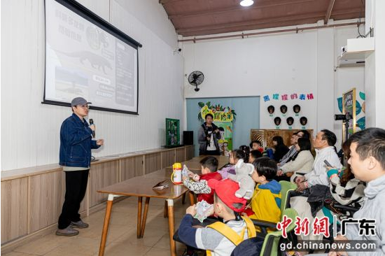 青年古生物学者在穗开讲 科普科莫多龙