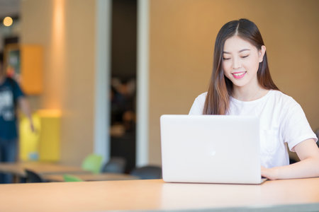 加拿大女王大学中外合办报考条件